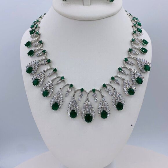 Purse/clutch/bag, deep emerald green, gold metal with crystals, hand or shoulder - Picture 9 of 16